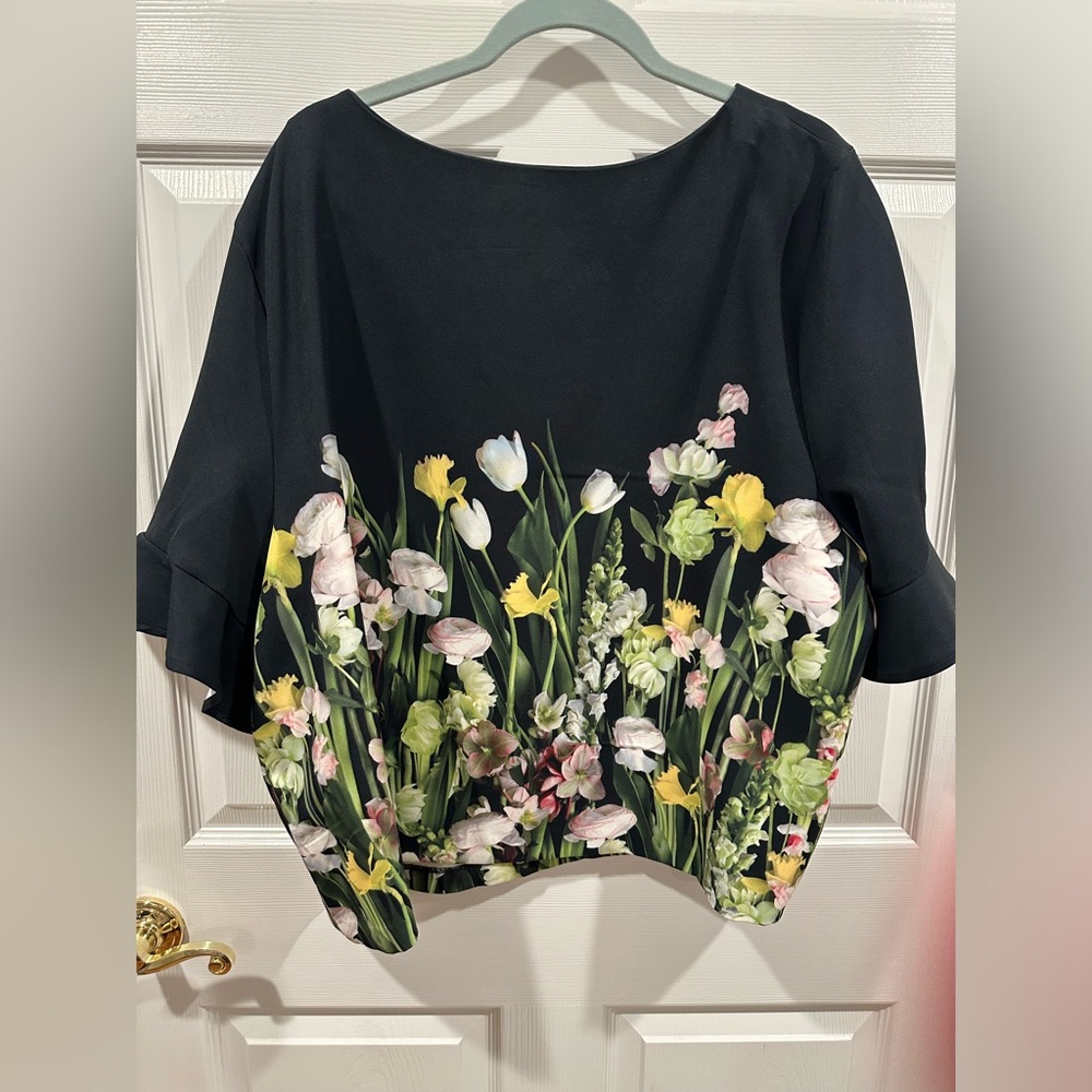 Victoria Beckham for Target. Shirt and blouse at. Black with flowers. - Picture 2 of 6